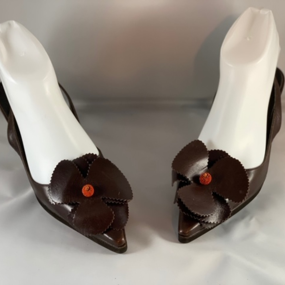 KATE SPADE NEW YORK brown leather slingback pump